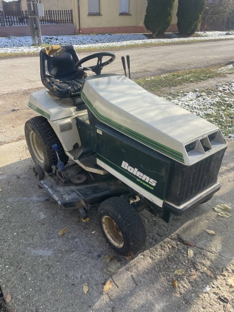 Elad� f�nyir� traktor