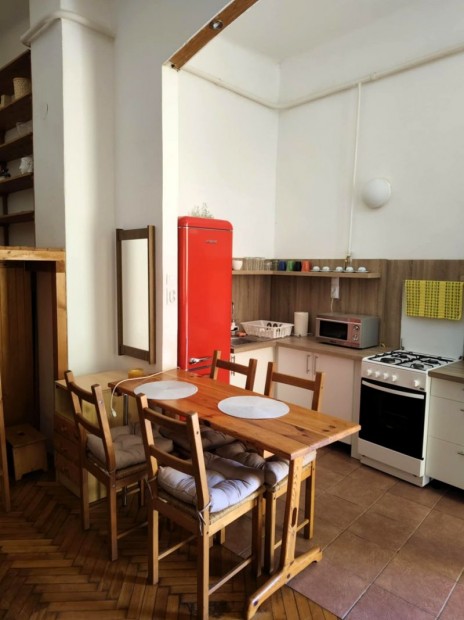 Elad� gal�ri�s garzon P�cs belv�ros�ban