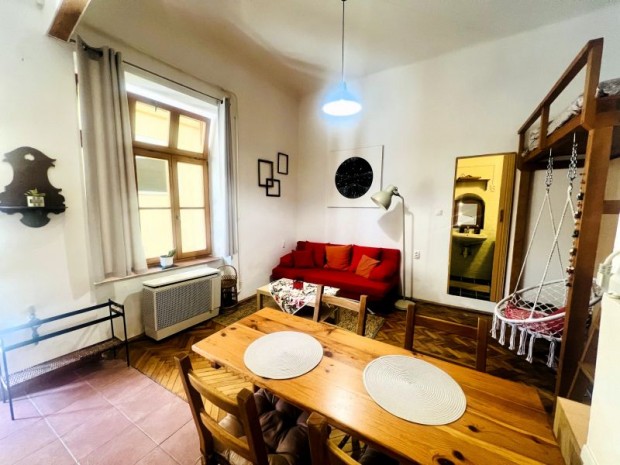 Elad� gal�ri�s garzon P�cs belv�ros�ban