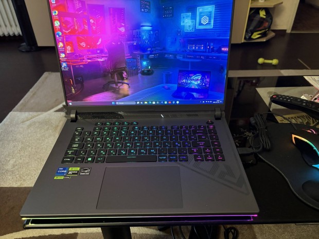 Elad gamer laptopom Asus Rog Strix G16 G614JV-N4060W Volt Green