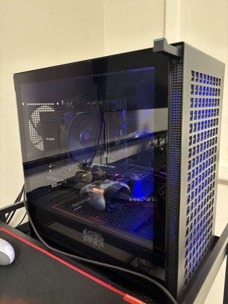 Elad� gaming pc, monitor �s tartoz�kok