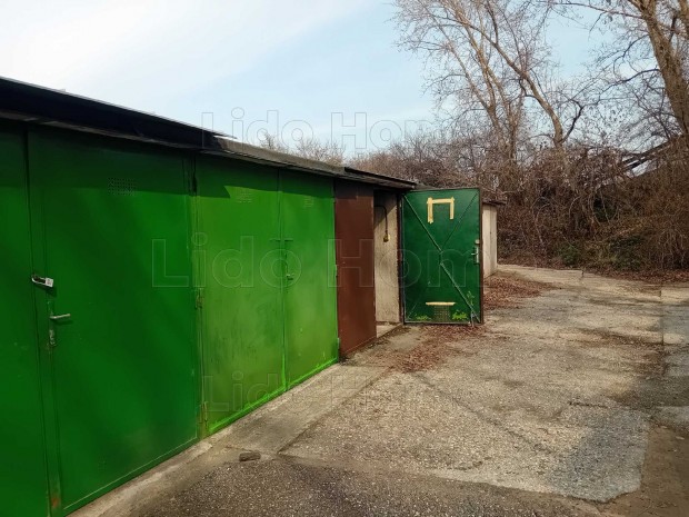 Elad� garzs Gy�rben