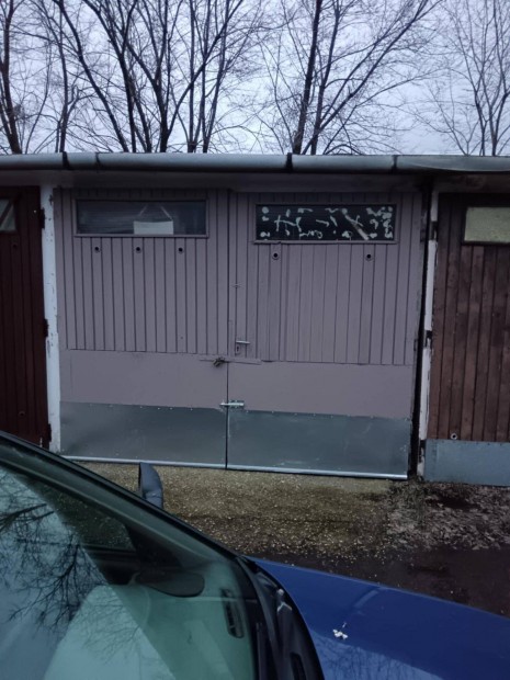 Elad� gar�zs Kecskem�ten