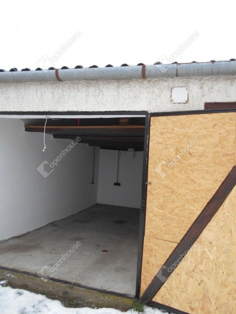 Elad� gar�zs Zalaegerszeg-Belv�ros�ban.