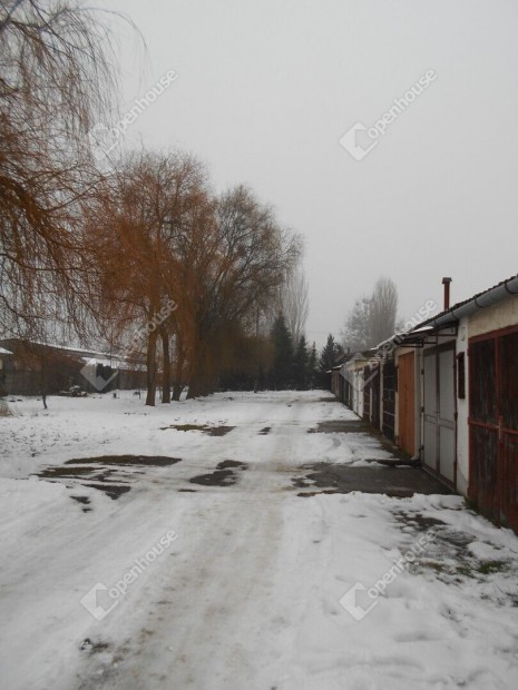 Elad� gar�zs Zalaegerszeg-Belv�ros�ban.