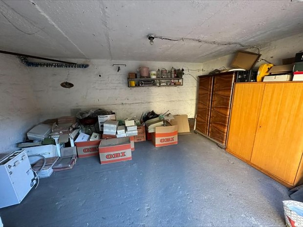 Elad� gar�zs - Budapest X. ker�let, �hegy