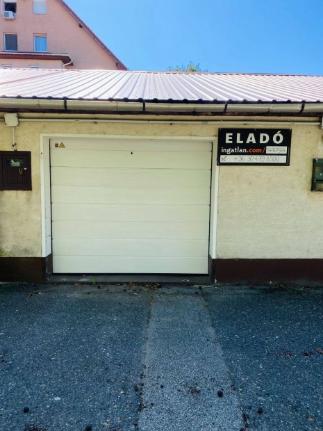 Elad� gar�zs - Kom�rom Laktanya