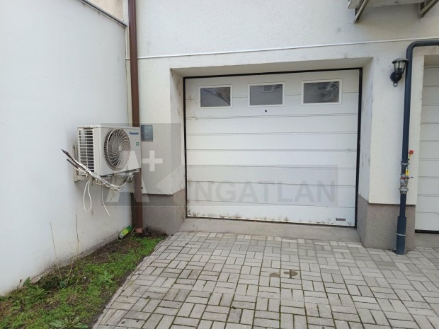 Elad� gar�zs a Pet�fi S�ndor sgt.-on!