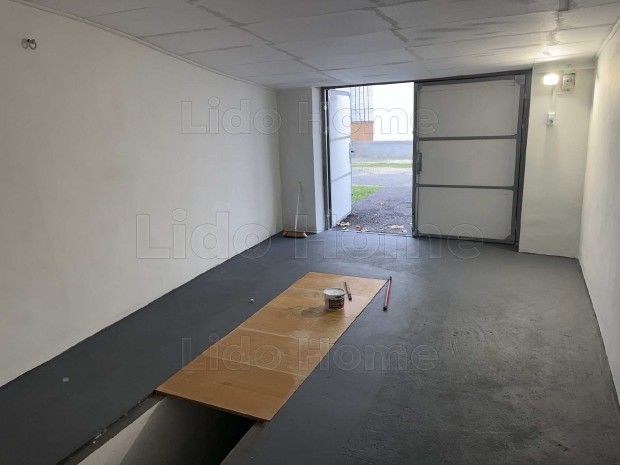 Elad� gar�zs a belv�roshoz k�zel