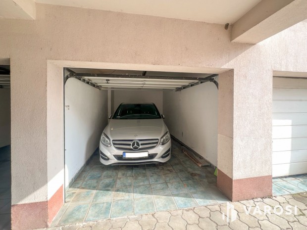 Elad� gar�zs a v�rosk�zpontban