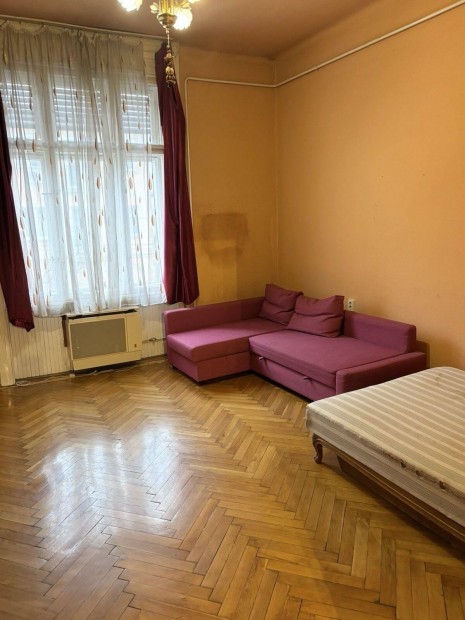 Elad� garzon Zugl� k�zpontj�ban