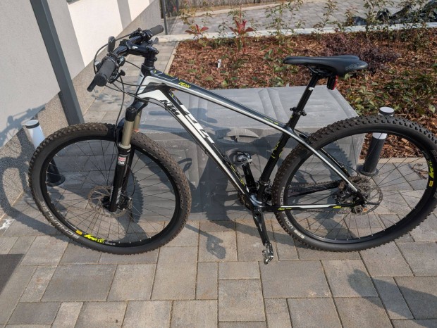 Elad gyakorlatilag j llapot KTM Peak 29", 19" Carbon vzzal