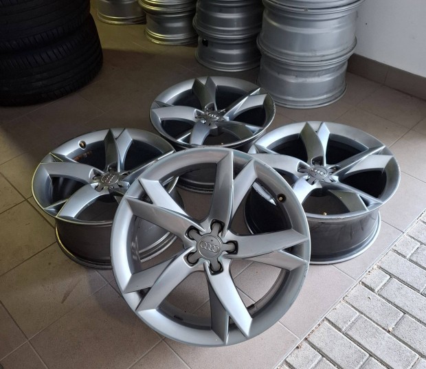 Elad gyri Audi 5x112 19" alufelni szett