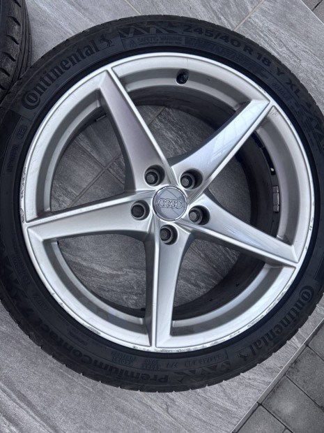 Eladó gyári Audi alufelni Continental gumikkal