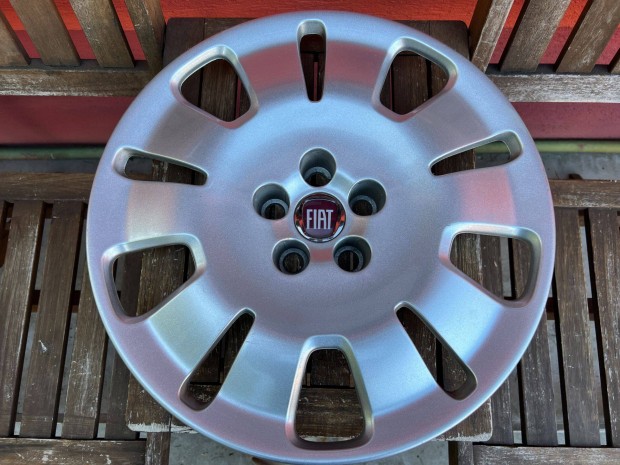 Eladó gyári Fiat dísztárcsa szett 16"