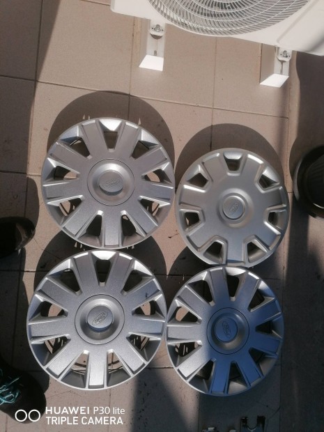 Elad gyri Ford dsztrcsk