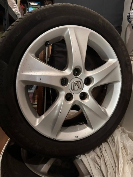 Eladó gyári Honda Accord 8 alufelni szett, nyári gumikkal (17) DOT0519