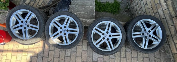 Eladó gyári Honda alufelni garnitúra 225/45 R17-es nyári gumikkal
