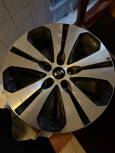 Elad gyri Kia Sportage 18" alufelni garnitra