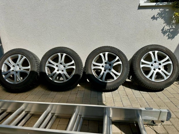 Eladó gyári Mazda alufelni szett Pirelli téli gumikkal 205/60 R16