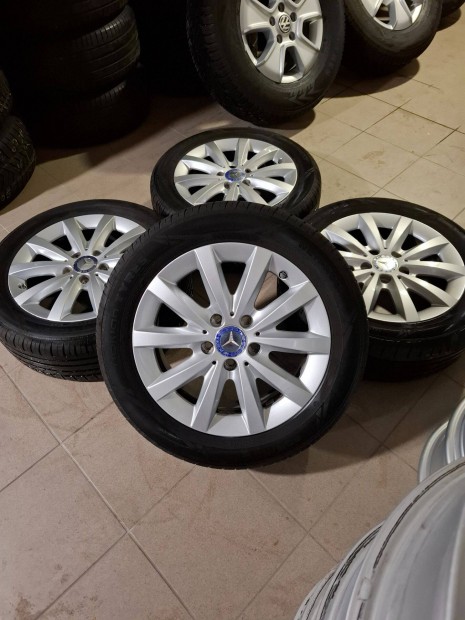Eladó gyári Mercedes W246 16" alufelni szett, jó nyári gumikkal