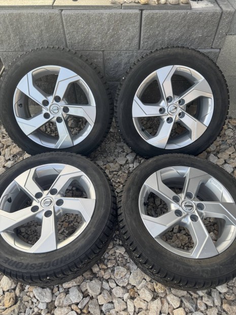 Elad gyri Nissan alufelni 16"!