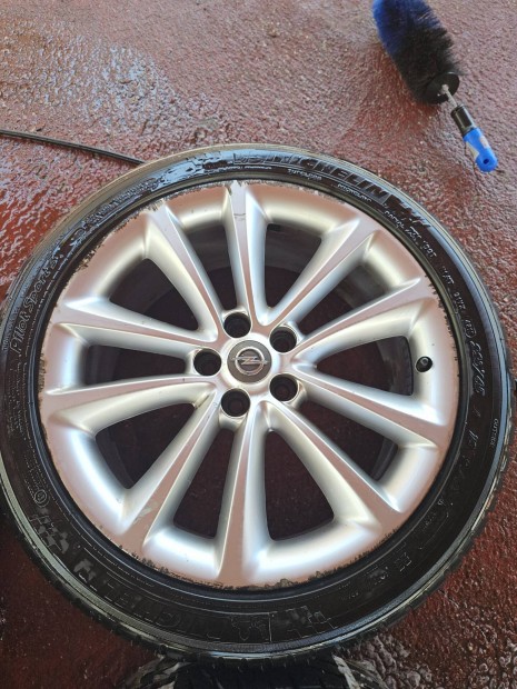 Eladó gyári Opel alufelni 5x105 R18 nyári gumikkal