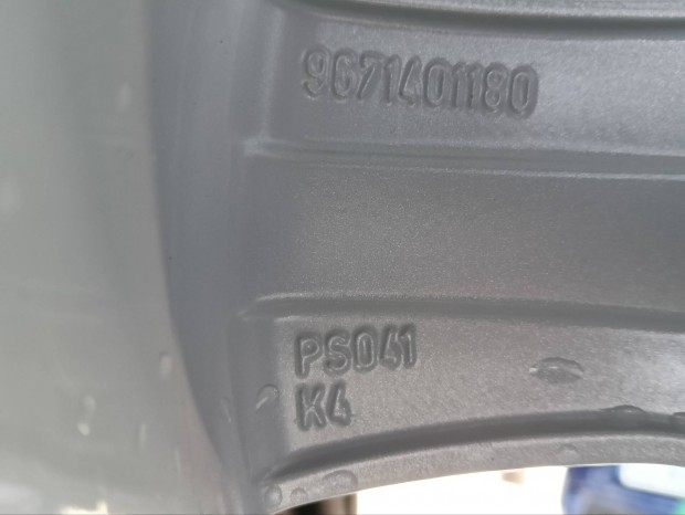 Eladó gyári Peugeot alufelni garnitúra nyári gumikkal.