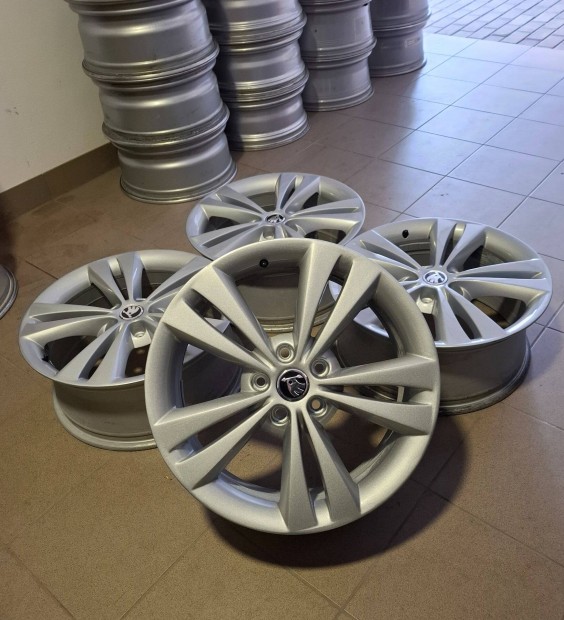 Eladó gyári Skoda Octavia RS 5x112 18" alufelni szett