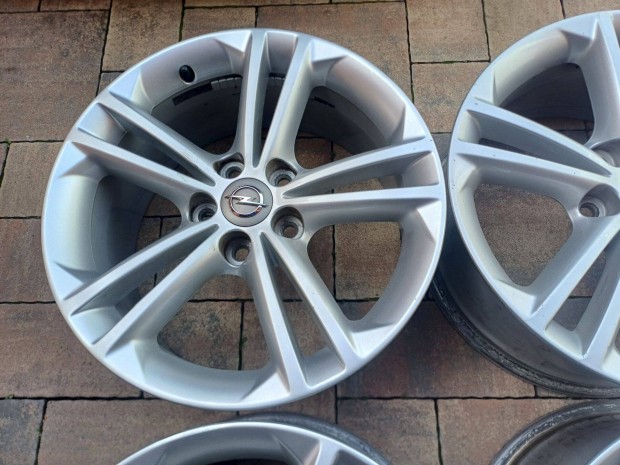 Eladó gyári alufelni garnitúra-Opel-,-8Jx18-ET-42-5x120