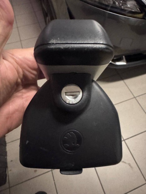 Elad gyri skoda tetcsomagtart