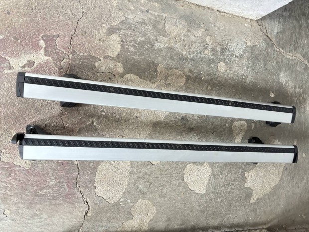 Elad� gy�ri tet�csomagtart� Toyota Corolla kombihoz.