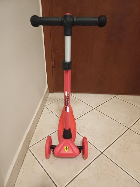 Eladó gyerek Ferrari roller