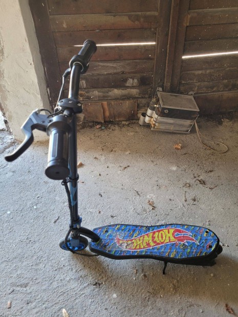 Elad gyermek elektromos roller