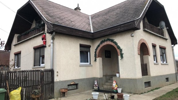 Elad� gy�ngy�shal�szi csal�dih�z