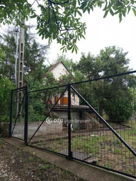 Eladó gyümölcsös kert gazdasági épülettel, Eger
