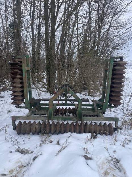 Elad� gy�r�shenger