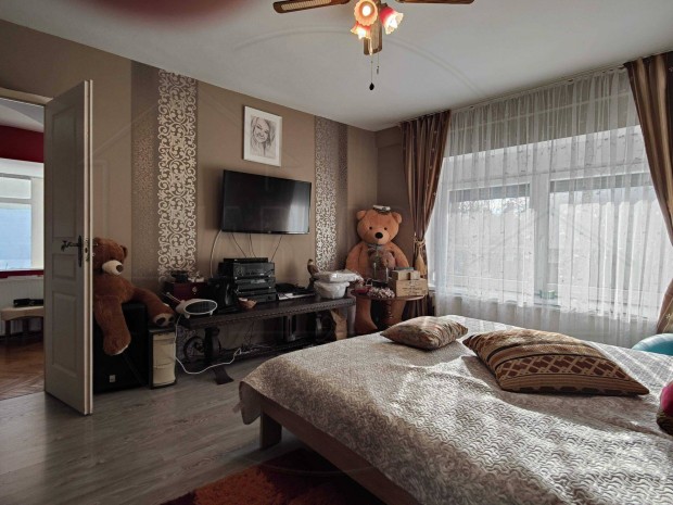 Elad� hangulatos, belv�rosk�zeli csal�di h�z a Tetty�n