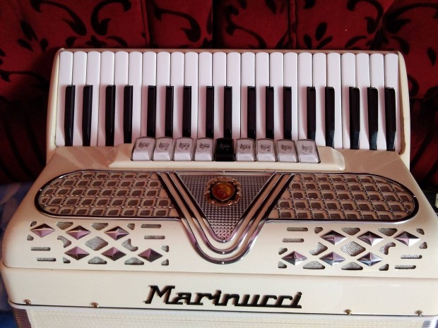 Eladó harmonika Marinucci