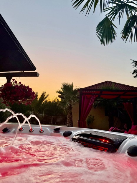 Elad� h�rom szob�s + nappalis Csaladi h�z