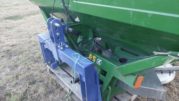 Elad� h�rompontos m�rleg Agroton B 400 m�tr�gyasz�r� m�rleg