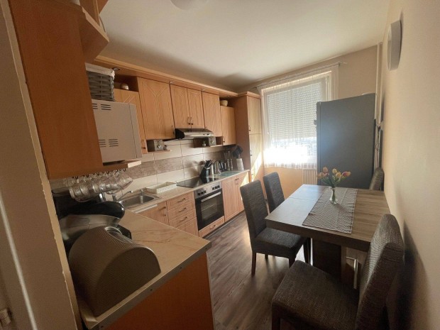 Elad� h�romszob�s, erk�lyes lak�s Ny�regyh�z�n �r�k�sf�ld kedvelt r�