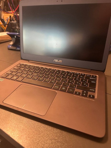 Elad hasznlt Asus Zenbook UX305F ultrabook Elegns, knny s megb