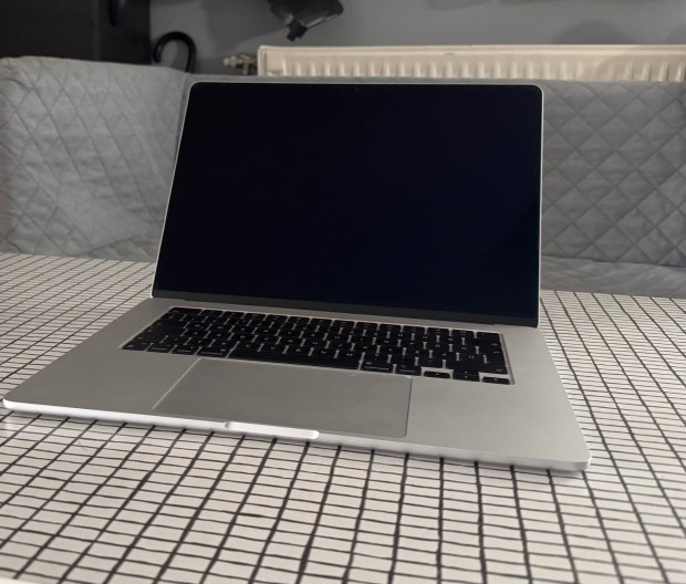Eladó használt Macbook Air M2 15" 8/256GB Silver 96% Akksi 173 ciklus