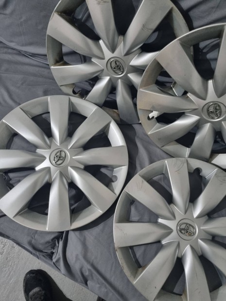 Elad hasznlt Toyota 16"-os dsztrcsa!