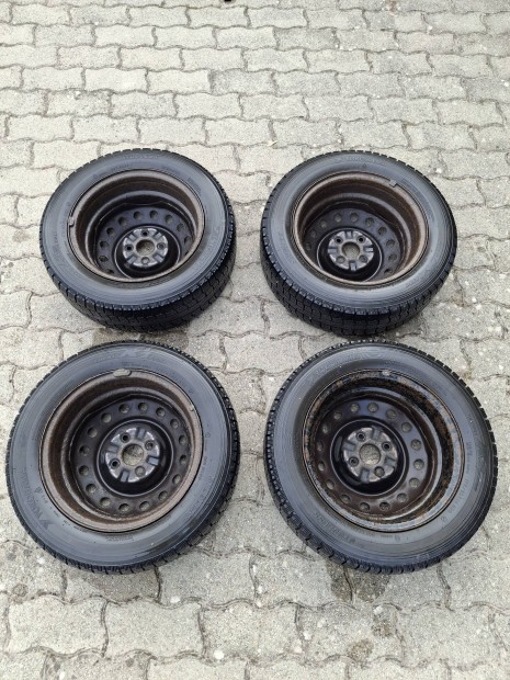 Elado hasznlt Yaris lemez felnis kerk garnitra 