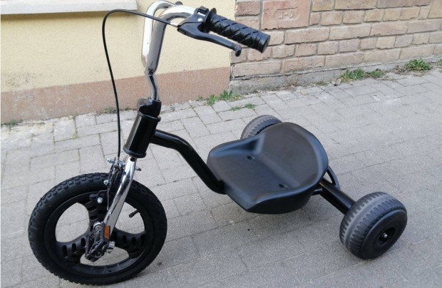 Elad� haszn�lt ac�l v�zas gyerek tricikli