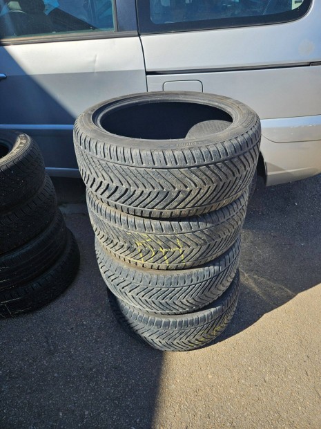 Eladó használt autógumi 235/45/ZR18