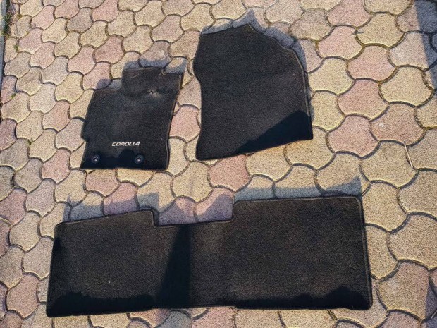 Elad� haszn�lt aut�s sz�nyeg (Toyota Corolla 2018 Gy�ri)