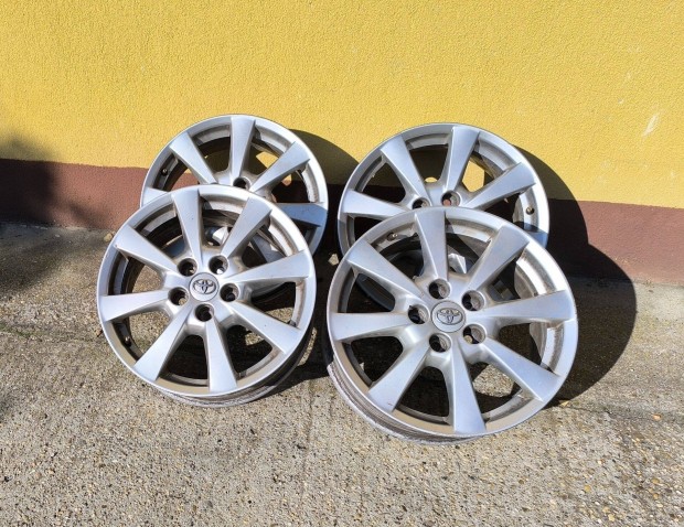 Elad hasznlt gyri Toyota R17 alufelni